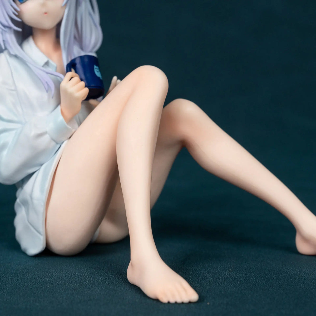 Hot The Journey Of Elaina Elaina Sitting In Pajamas Anime Girl Figure 11cm Model Statue Collection Desktop Decoration Toys